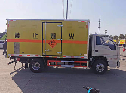浦江爆破器材运输车技术升级与安全合规新趋势